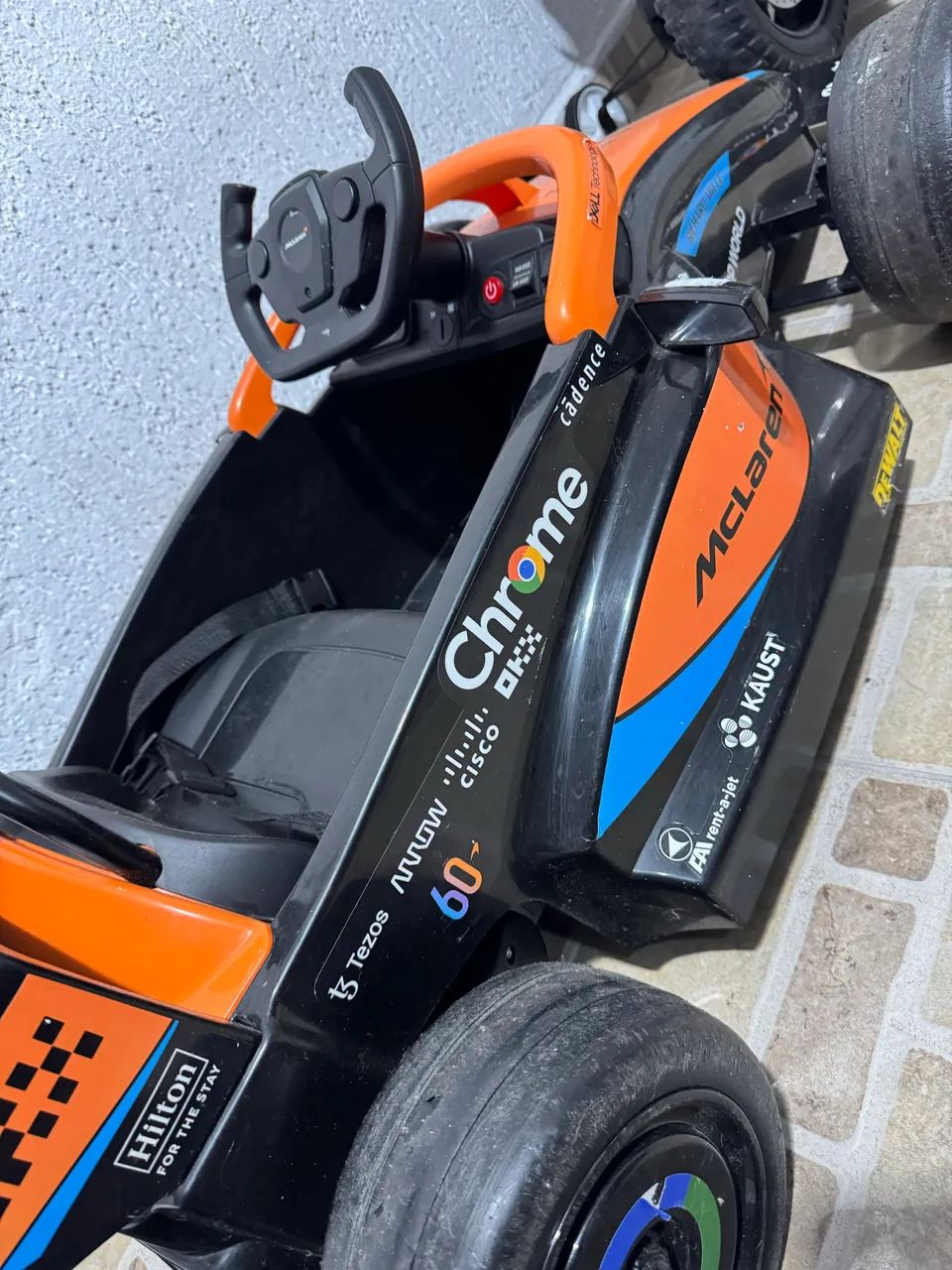 Carrinho elétrico infantil 12v McLaren Fórmula 1 - Foto 4