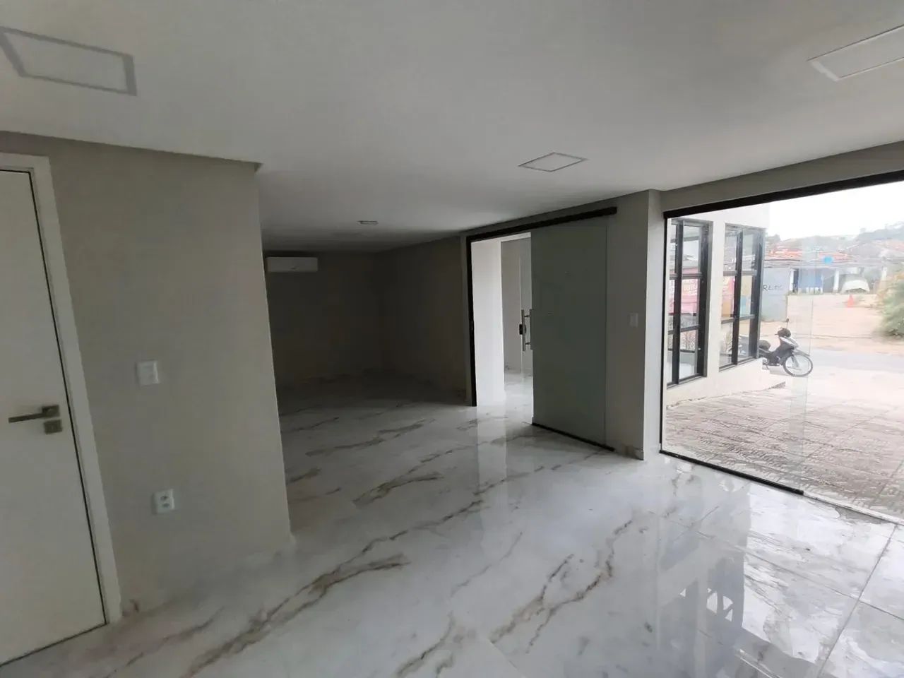 ALUGO EXCELENTE PREDIO NOVO COM 20 SALAS NO CENTRO DE GOIANA - PE - Foto 3
