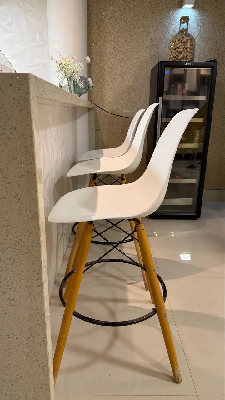 Banquetas modernas em excelente estado - Foto 5
