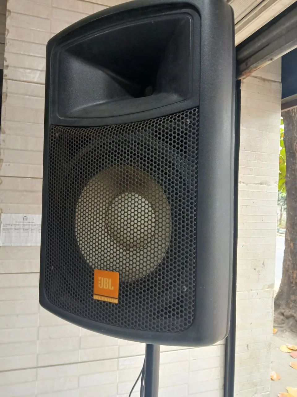 Caixa ativa JBL JS121A 