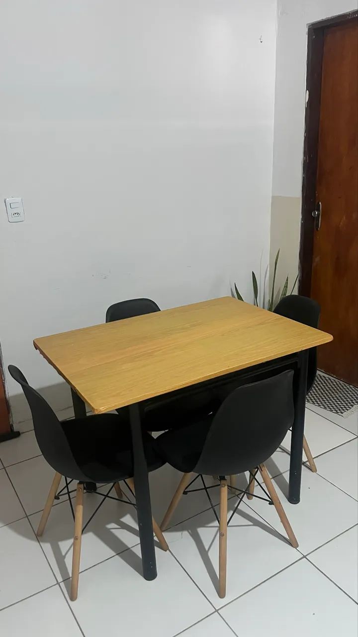 Mesa com 4 cadeiras  - Foto 3