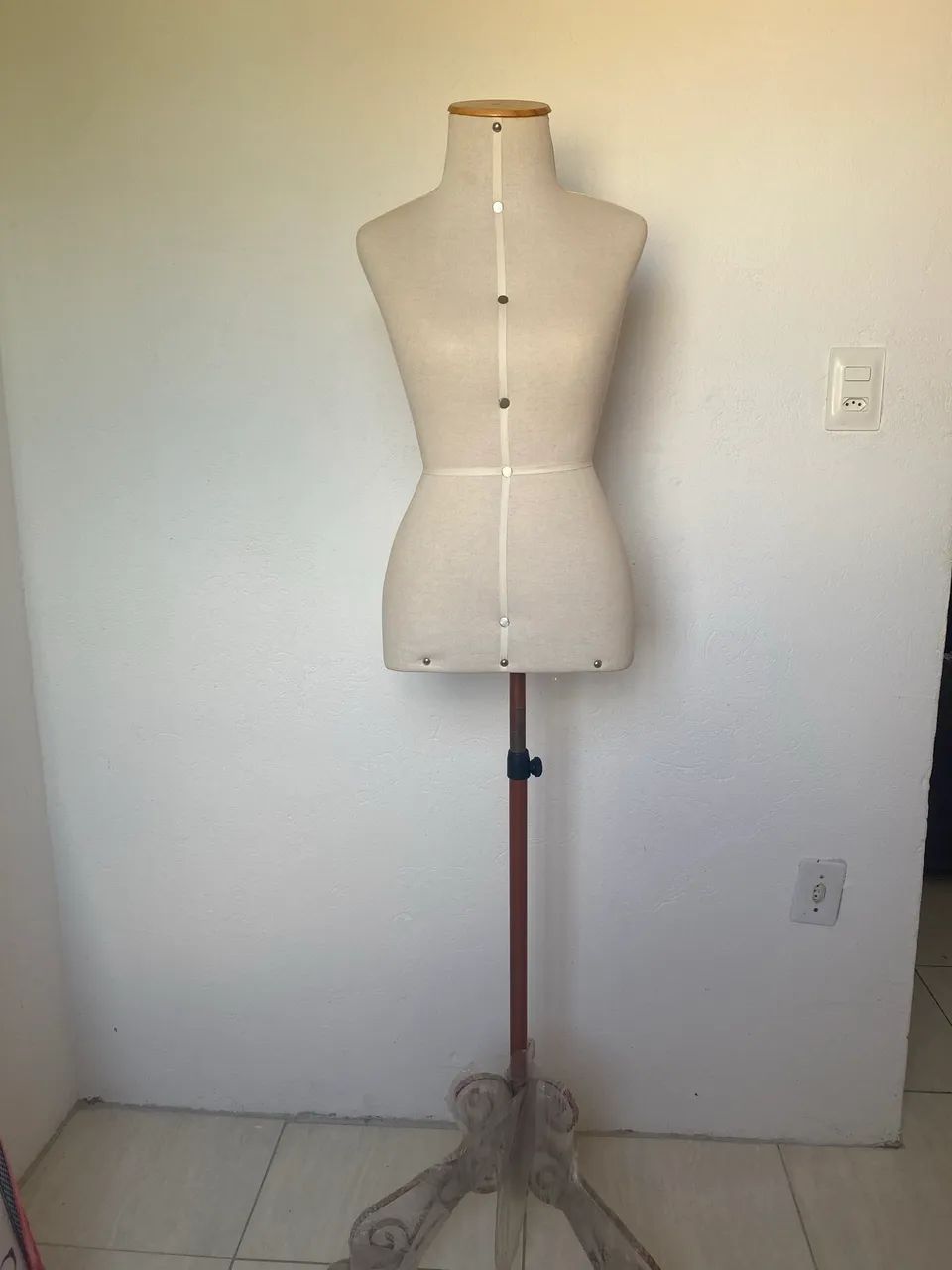Manequim feminino Busto + Pedestal - Foto 2