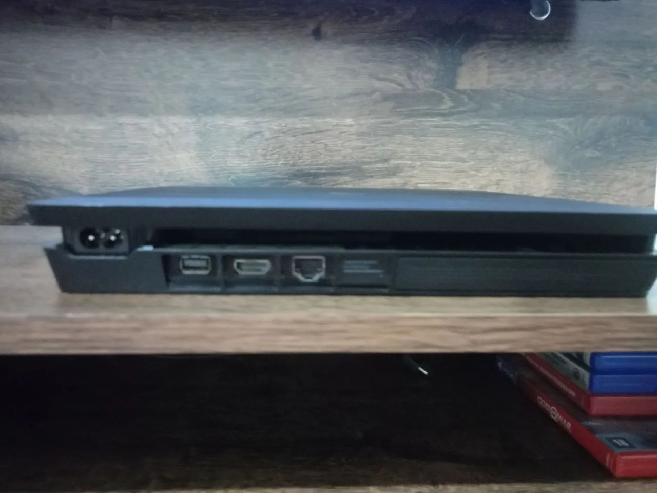 Ps4 slim 1tb com 2 controles originais 4 jogos ótimo estado nunca aberto  - Foto 3