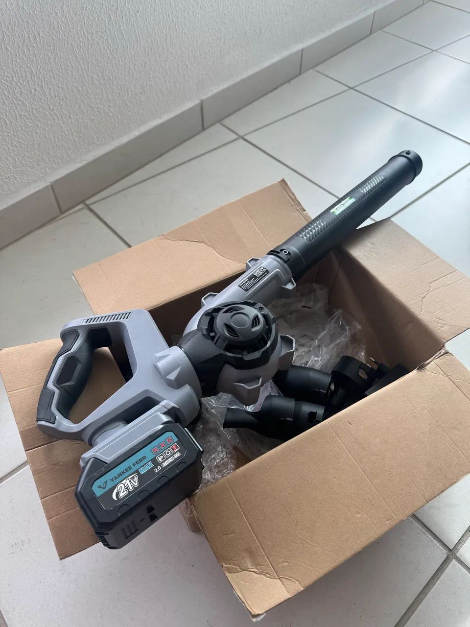 Soprador de Folhas com 2 baterias recarregáveis  - Foto 2