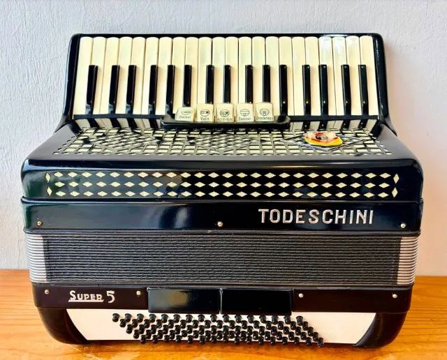 Acordeon Todeschini Super 5
