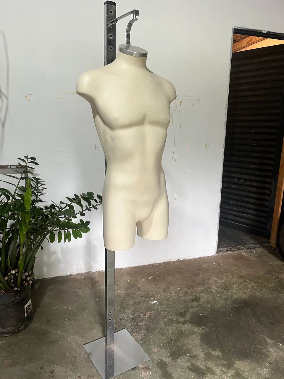 Manequim com pedestal. De apoio  - Foto 3