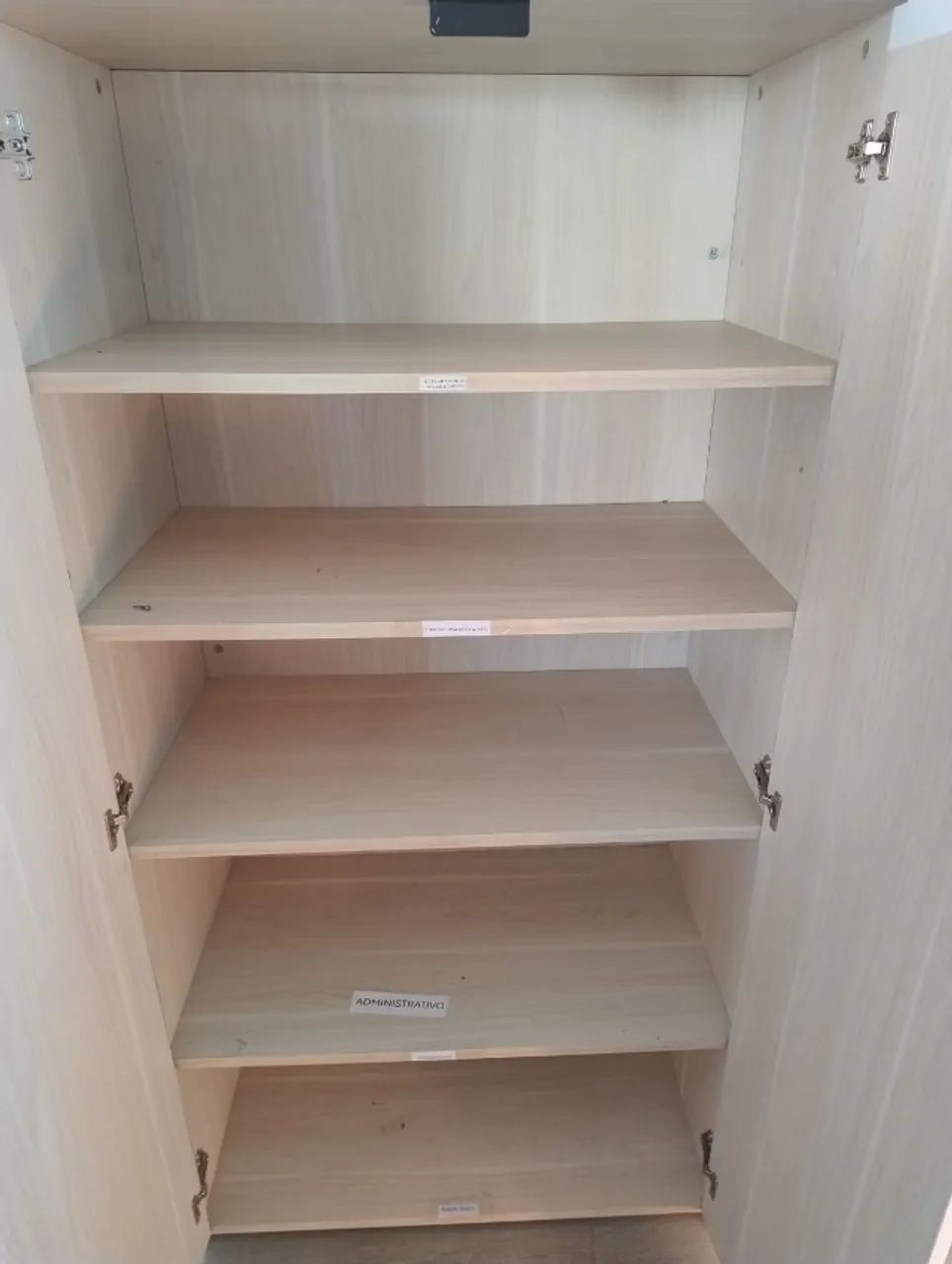 Vende-se 2 armários  de uso comercial - Foto 3