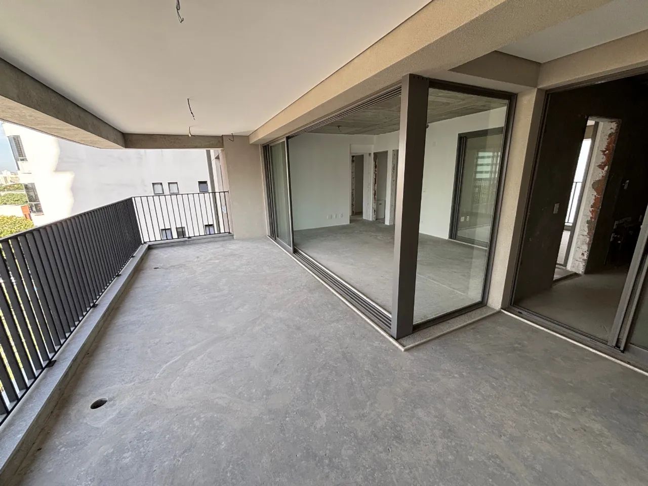 Apartamento à venda em Moema com 3 quartos, sendo 3 suítes, 2 vagas, 150m² - Foto 3