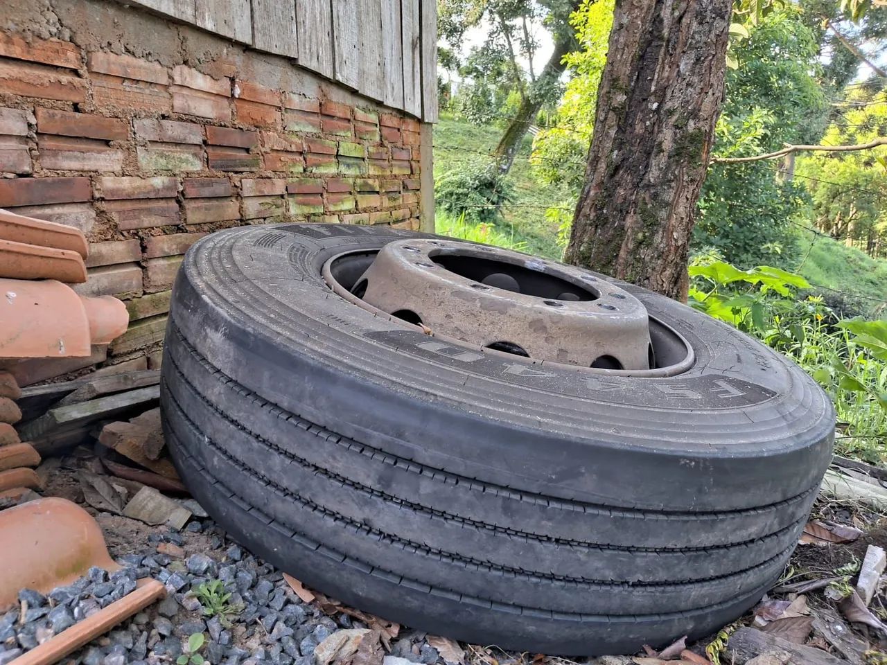 Roda com pneu 275/80R22,5 para carreta. - Foto 2