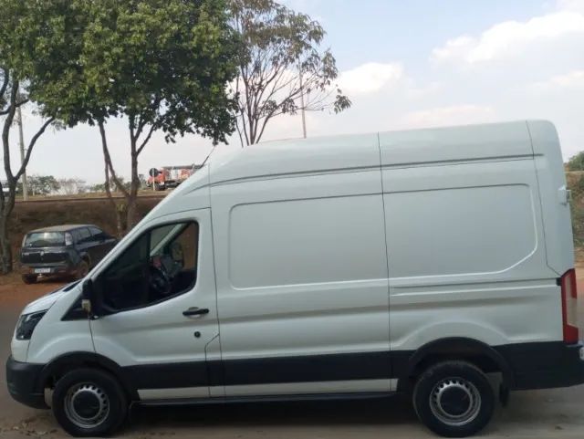 Ford Transit FURGÃO 2.0 CURTO TURBO DIESEL 2023
