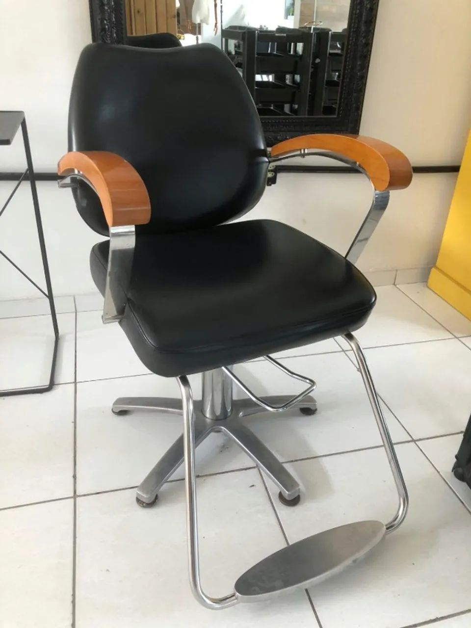 Cadeira para salão marca Brudine