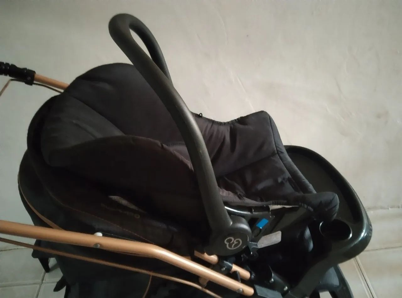 Carrinho de bebê + bebê conforto 