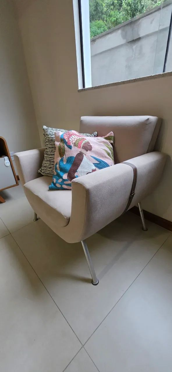 Par de Poltronas Decorativas Bege - Reformadas Recentemente - Foto 2