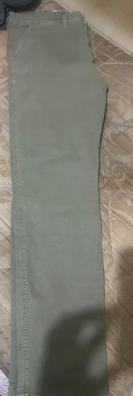 Calça social chino,  taco, verde musgo. Nova. - Foto 4