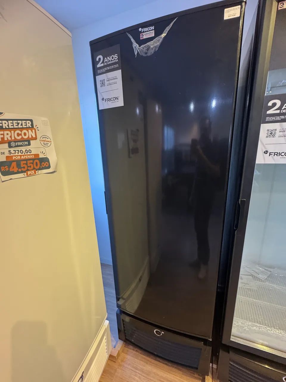 Freezer vertical porta sólida 569 litros Preto novo  - Foto 2