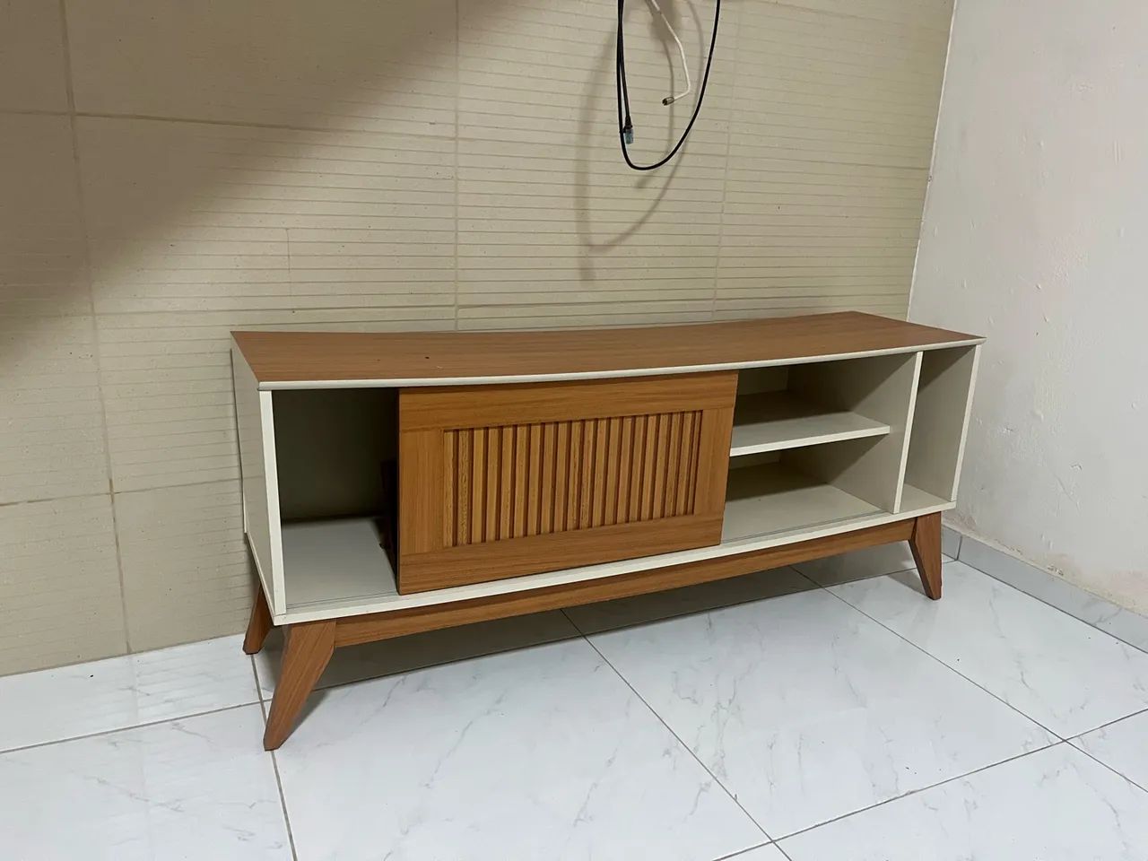 Rack para TV com Porta de Correr - Estilo Retrô - Foto 2
