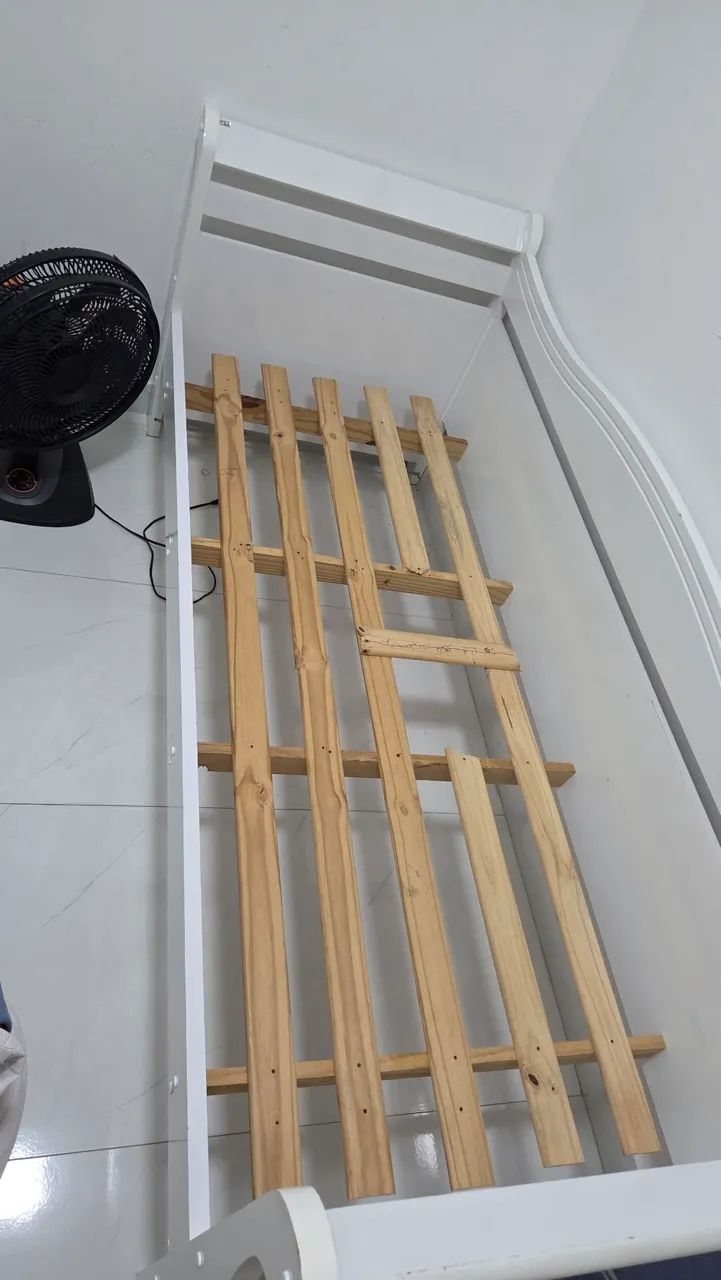 Cama infantil branca de madeira - Foto 2