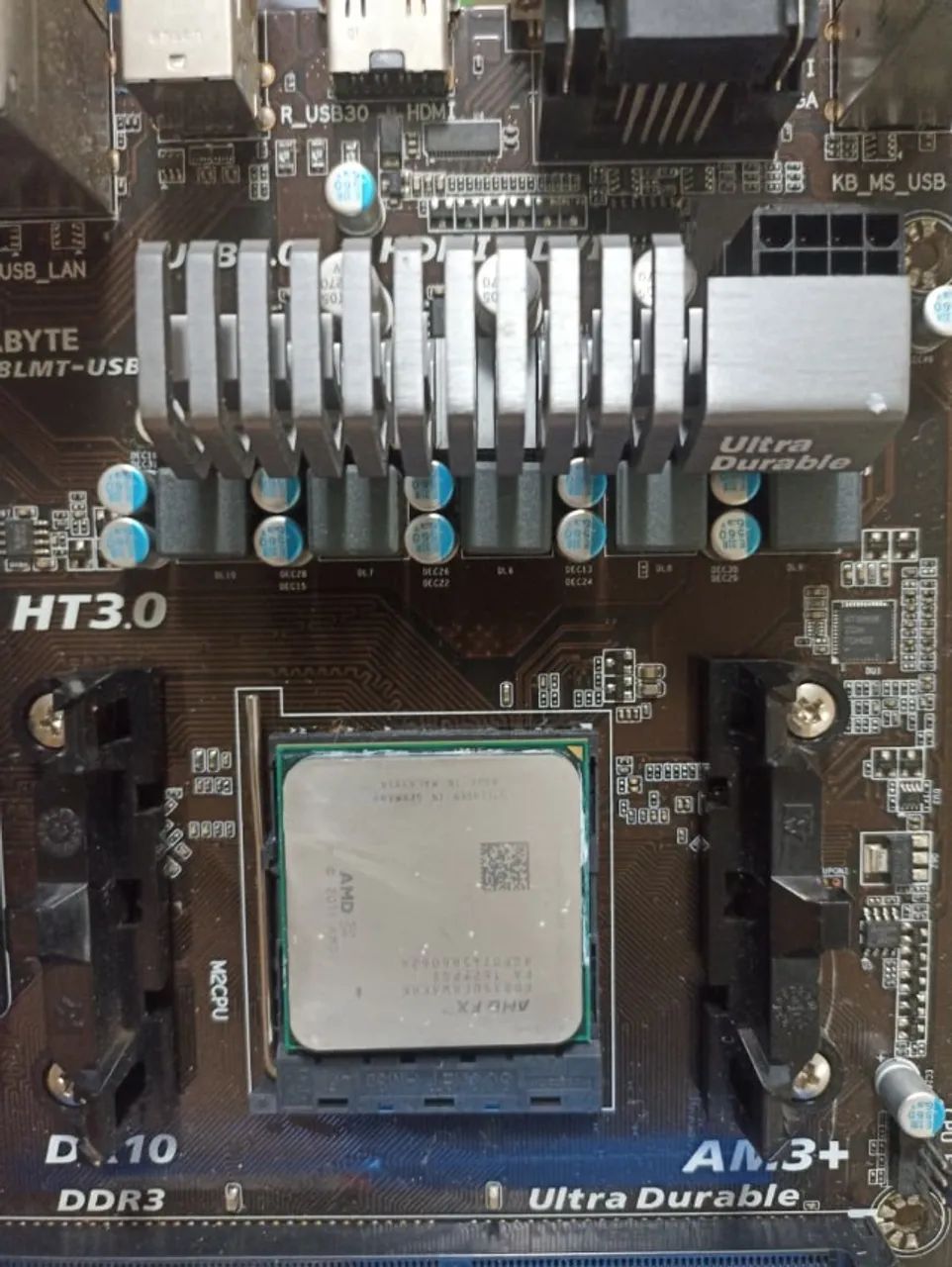 Placa Mãe GIGABYTE GA-LMT-USB3 REV 5.0 AM3+ - Foto 4