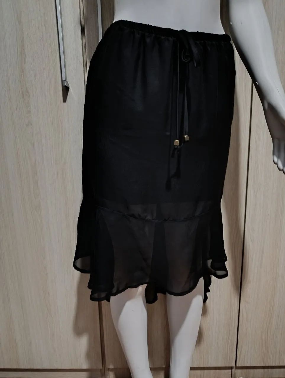 Saia longa preta de tule 