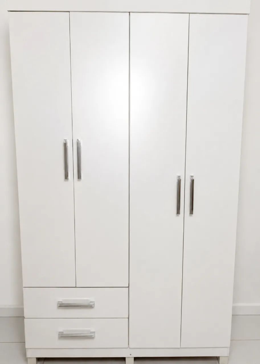 Guarda-roupa Branco com Pé