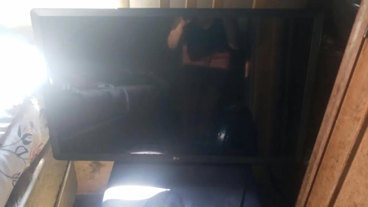 Tv 32 polegadas e guarda roupa médio! - Foto 2