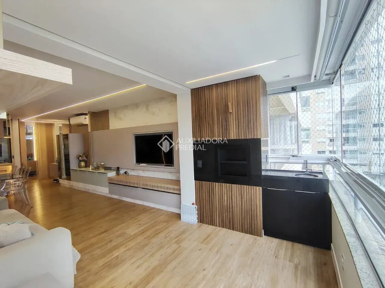 Apartamento com 4 Dormitórios em Condomínio Clube no Itacorubi, 2 vagas - Foto 4