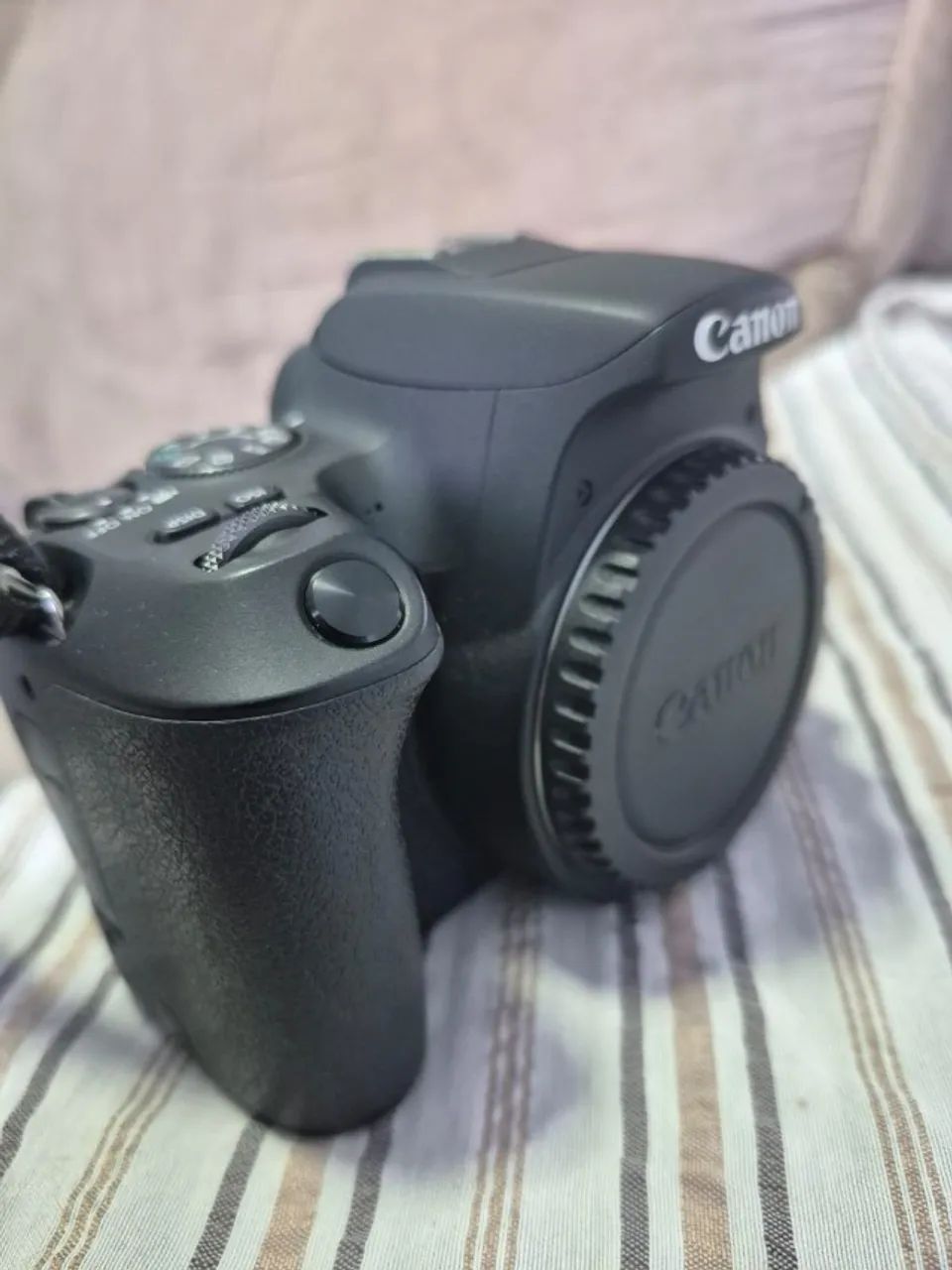 Camera Canon SL2 (Novíssima) lente 18 -55 + lente Canon 24mm (Nova) + Acessórios Originais - Foto 2