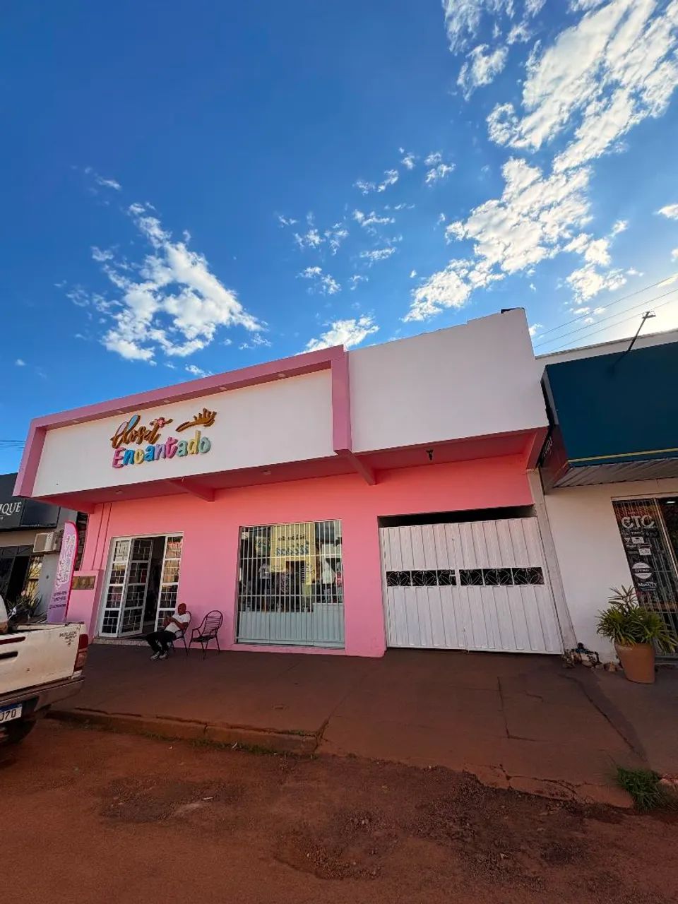 Vendo sobrado, sala comercial no térreo. Divinópolis -TO