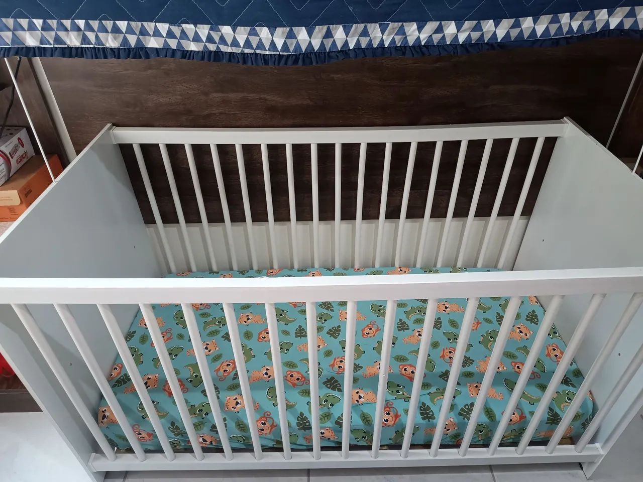 BERÇO INFANTIL BRANCO - EM OTIMO ESTADO, COM COLCHÃO.  - Foto 2