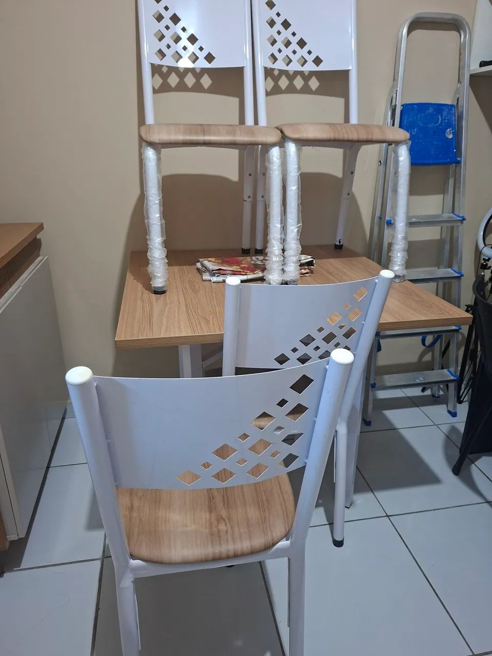 Conjunto Mesa 4 cadeiras 
