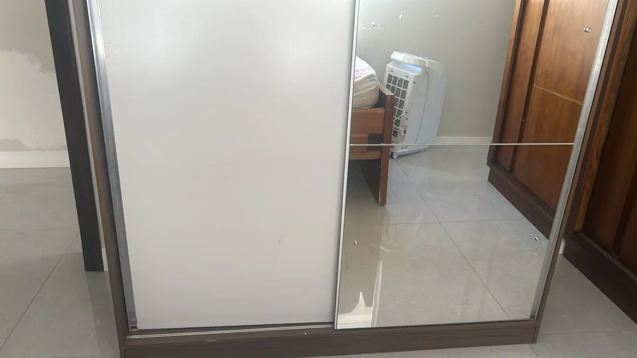 Guarda-roupas com espelho - Foto 2