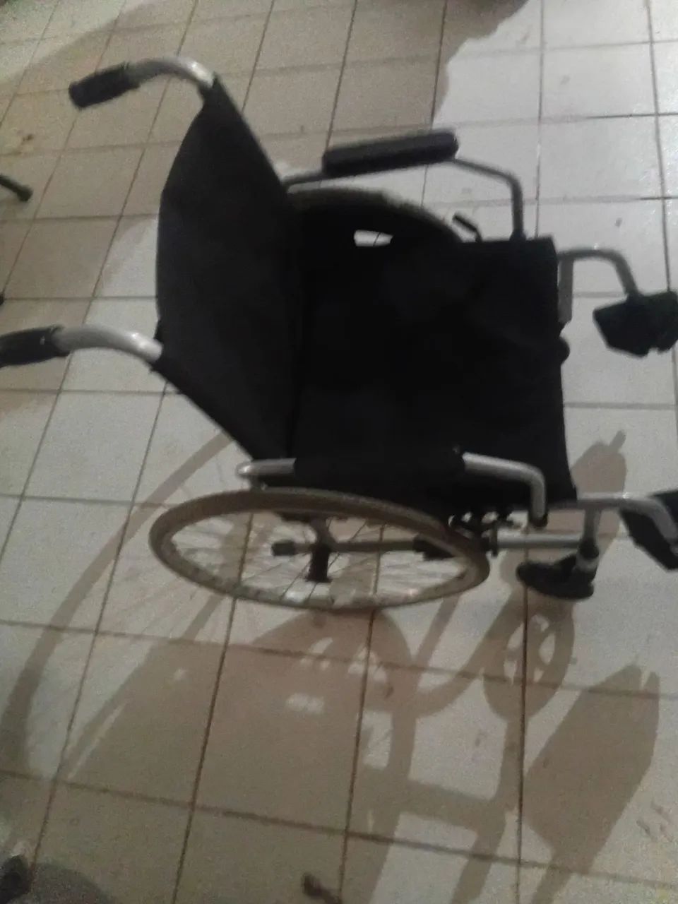 Cadeira de rodas Polior, praticamente nova, pouco uso.  - Foto 4