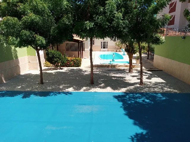 Casa com 4 quartos e grande área de lazer com piscinas, no Montese - Foto 2