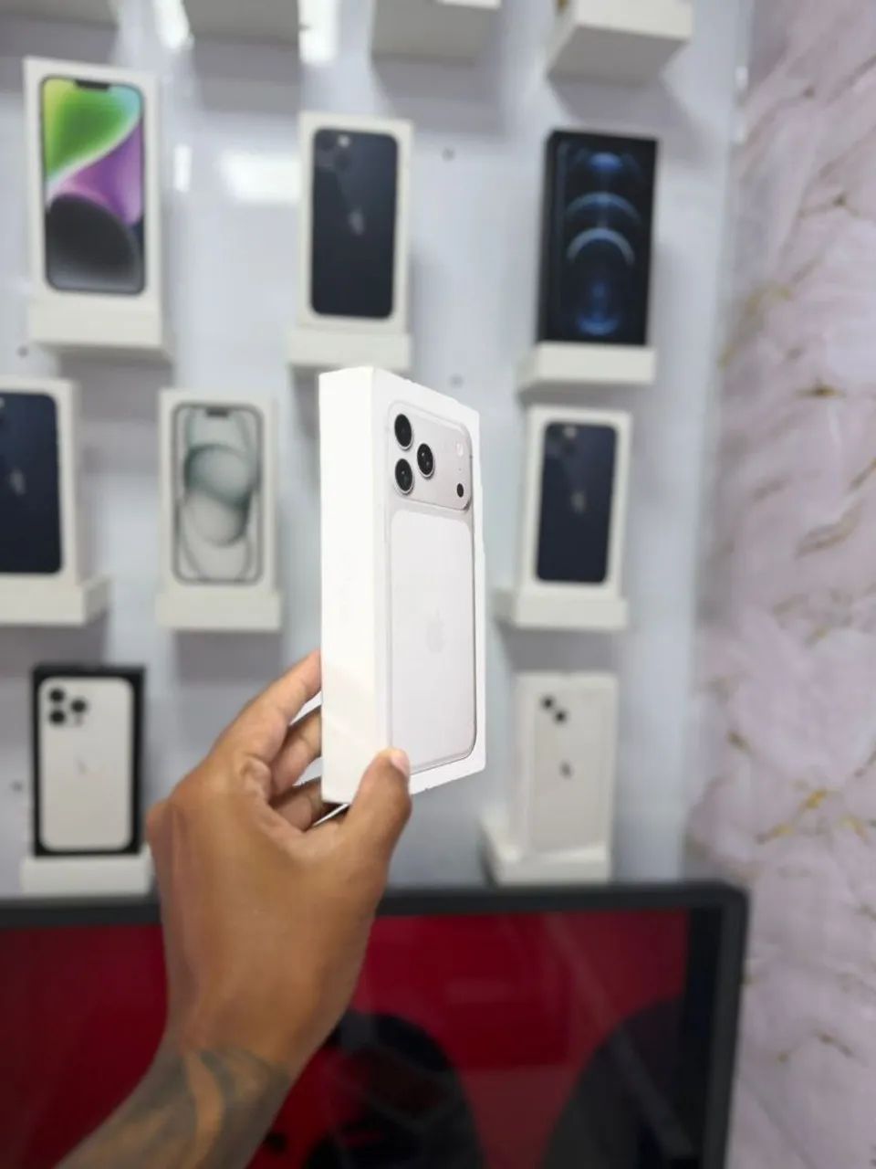 IPHONE 17 PRO MAX  256GB BRANCO<br>R$ 8.599,00 TOP - Foto 3
