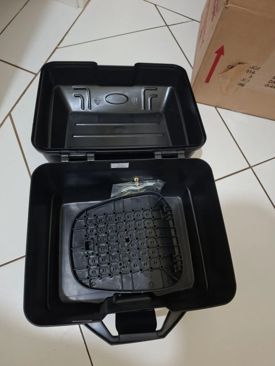 O baú para moto Glider Utility 28L  - Foto 4