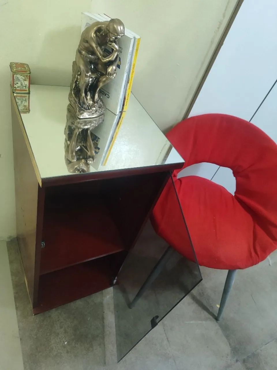 Rack simples e poltrona vermelha  - Foto 2