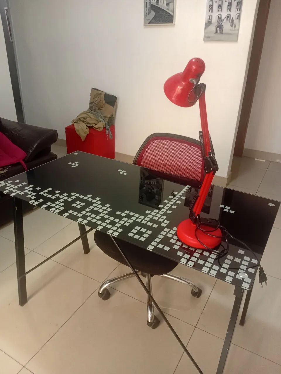 Escrivaninha com cadeira  - Foto 2