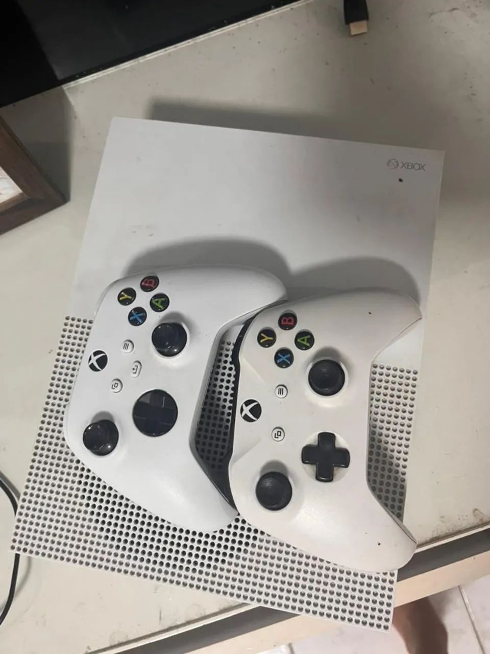 Xbox one (2 controles de brinde )