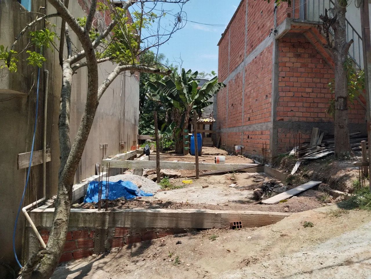 Vendo Terreno já com alicerce pronto