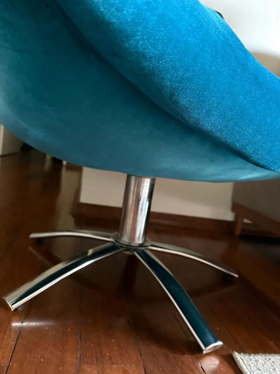 Poltrona Giratória Azul turquesa  - Foto 4