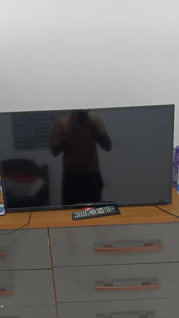 Vendo TV smart por 350 de 32 polegadas