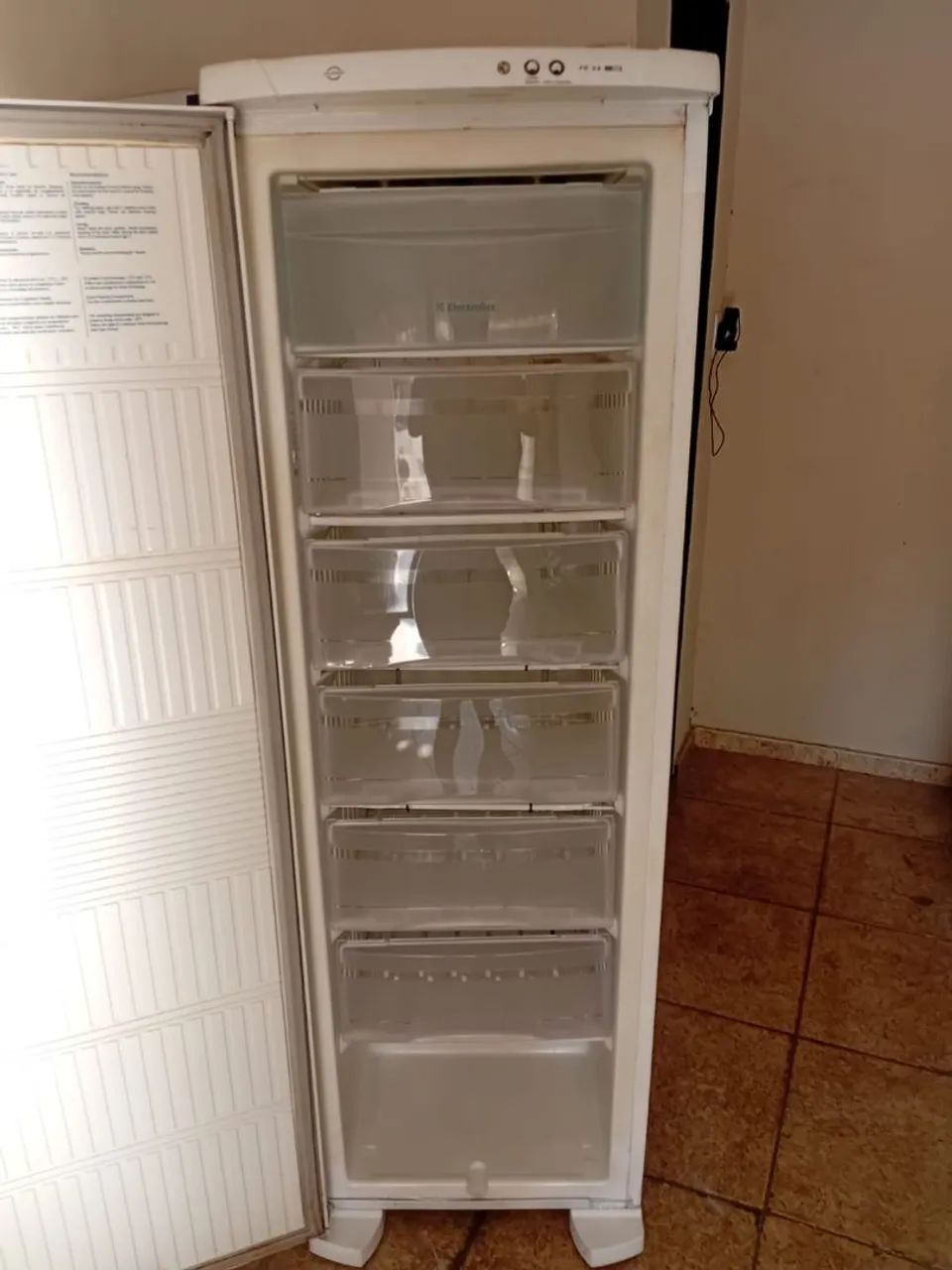 Freezer, vertical, FE26, Electrolux, 203L  - Foto 2