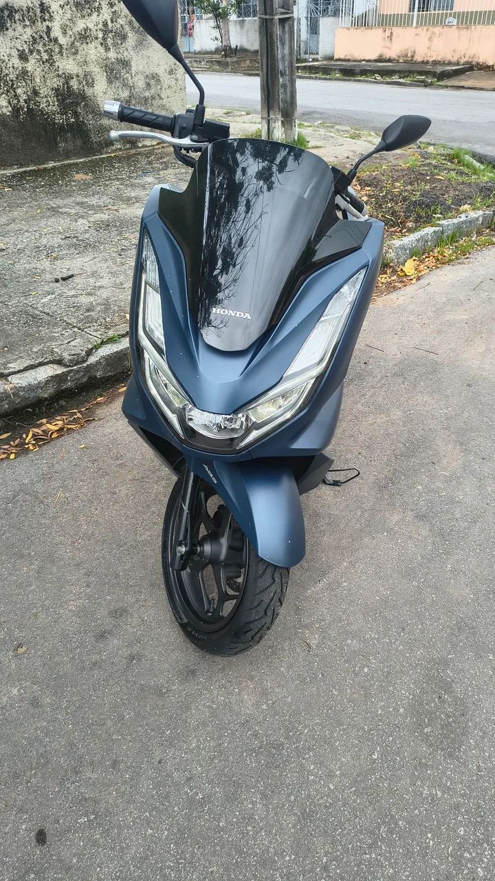 PCX DLX 2024 com capa e capacete  - Foto 4