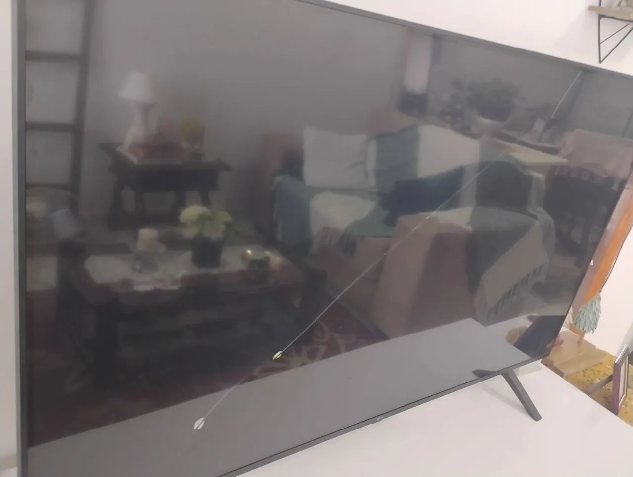 Tv led LG 4k 49 polegadas tela rachada  - Foto 2