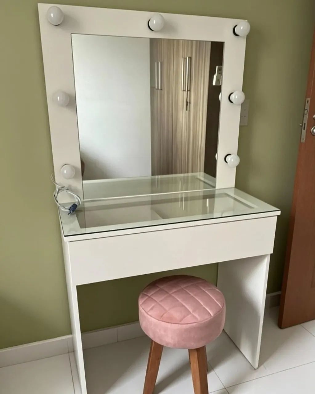 Camarim ja com lampadas e banqueta de brinde 