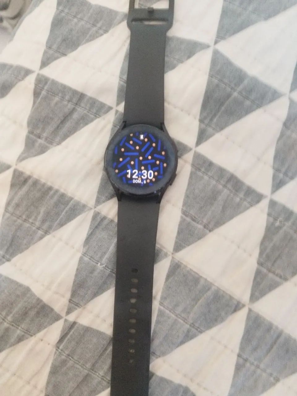 Galaxy watch 4 com marcas de uso