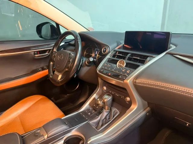 Lexus NX-300 H Luxury 2.5 16V Aut., foto 7 de 11