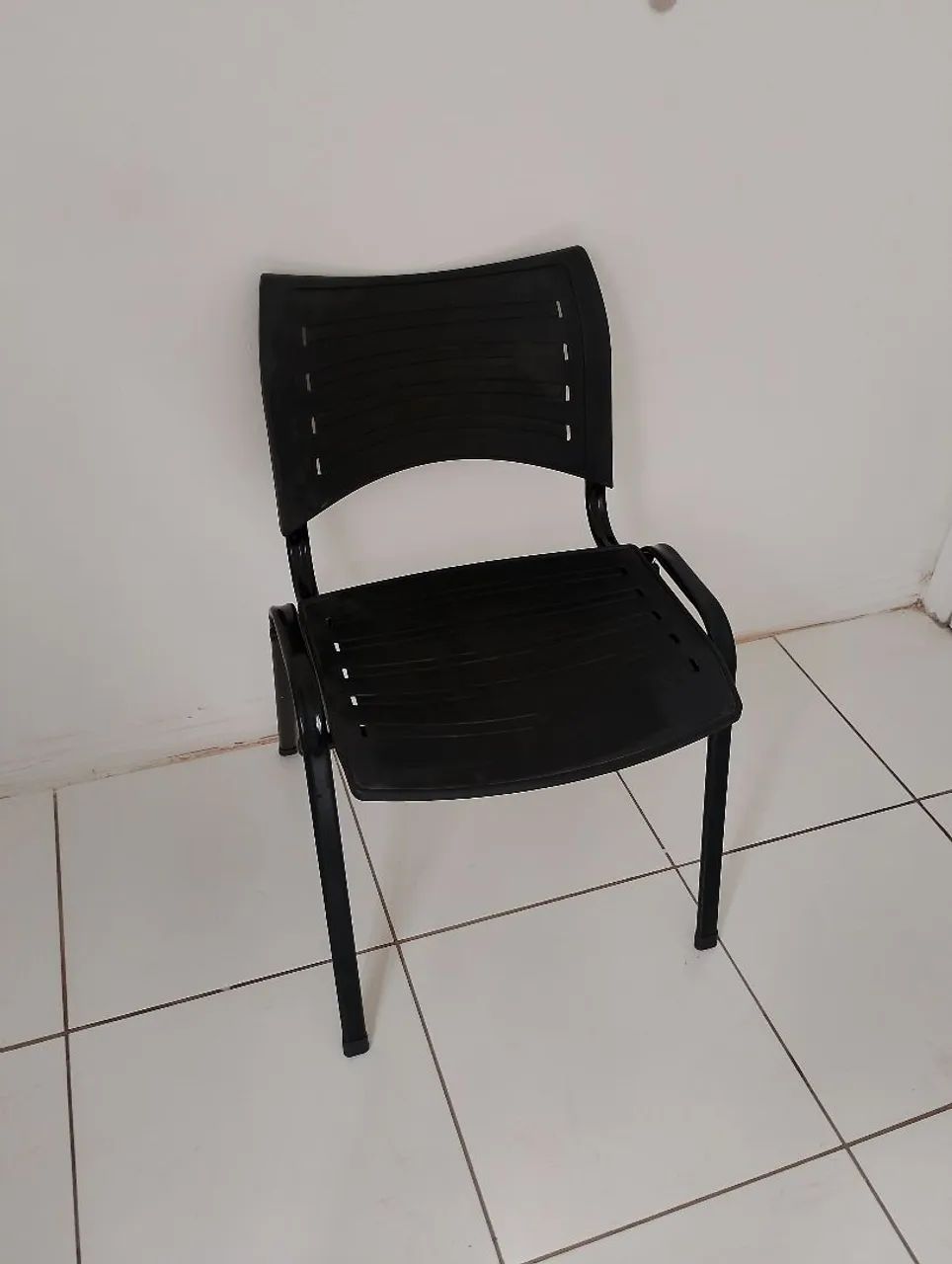 Cadeira Preta Empilhável Polipropileno  - Foto 2