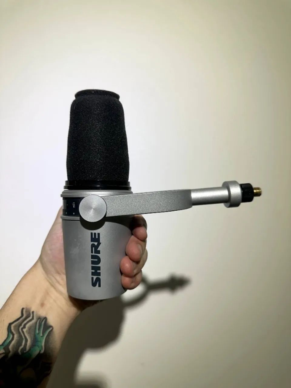 Microfone Shure MV7 Silver - USB/XLR - Com Windscreen do SM7B - Foto 2