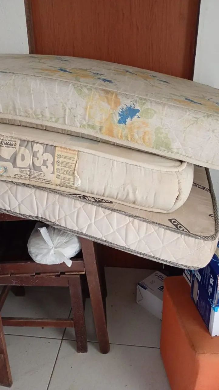 Três colchões de solteiro em bom estado. - Foto 4